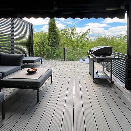 ペトロヴァラディンPergola House In A Green Oasis With Fantastic Viewアパートメント エクステリア 写真