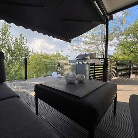 ペトロヴァラディンPergola House In A Green Oasis With Fantastic Viewアパートメント エクステリア 写真